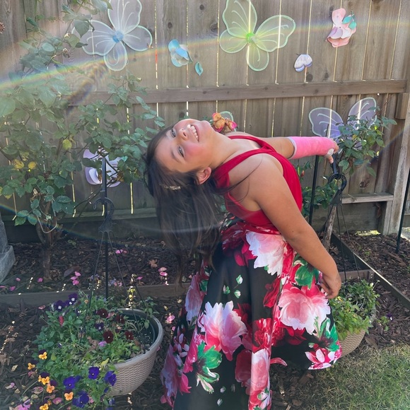 Macys red black white and green dress. Size 10/12, - Picture 3 of 7